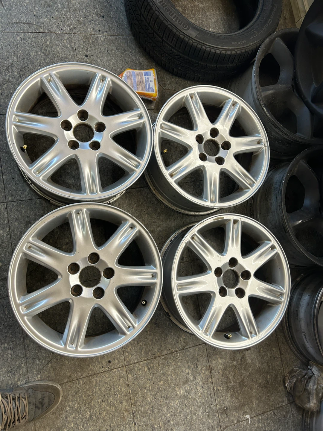 Set of 4 Volvo OEM Silver Alloy Wheels - photo 3
