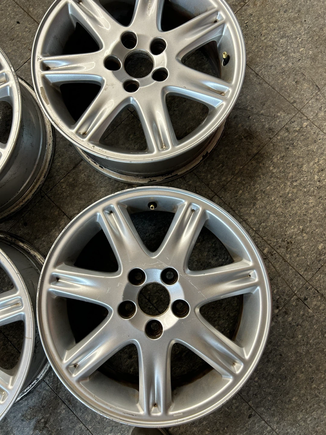 Set of 4 Volvo OEM Silver Alloy Wheels - photo 5