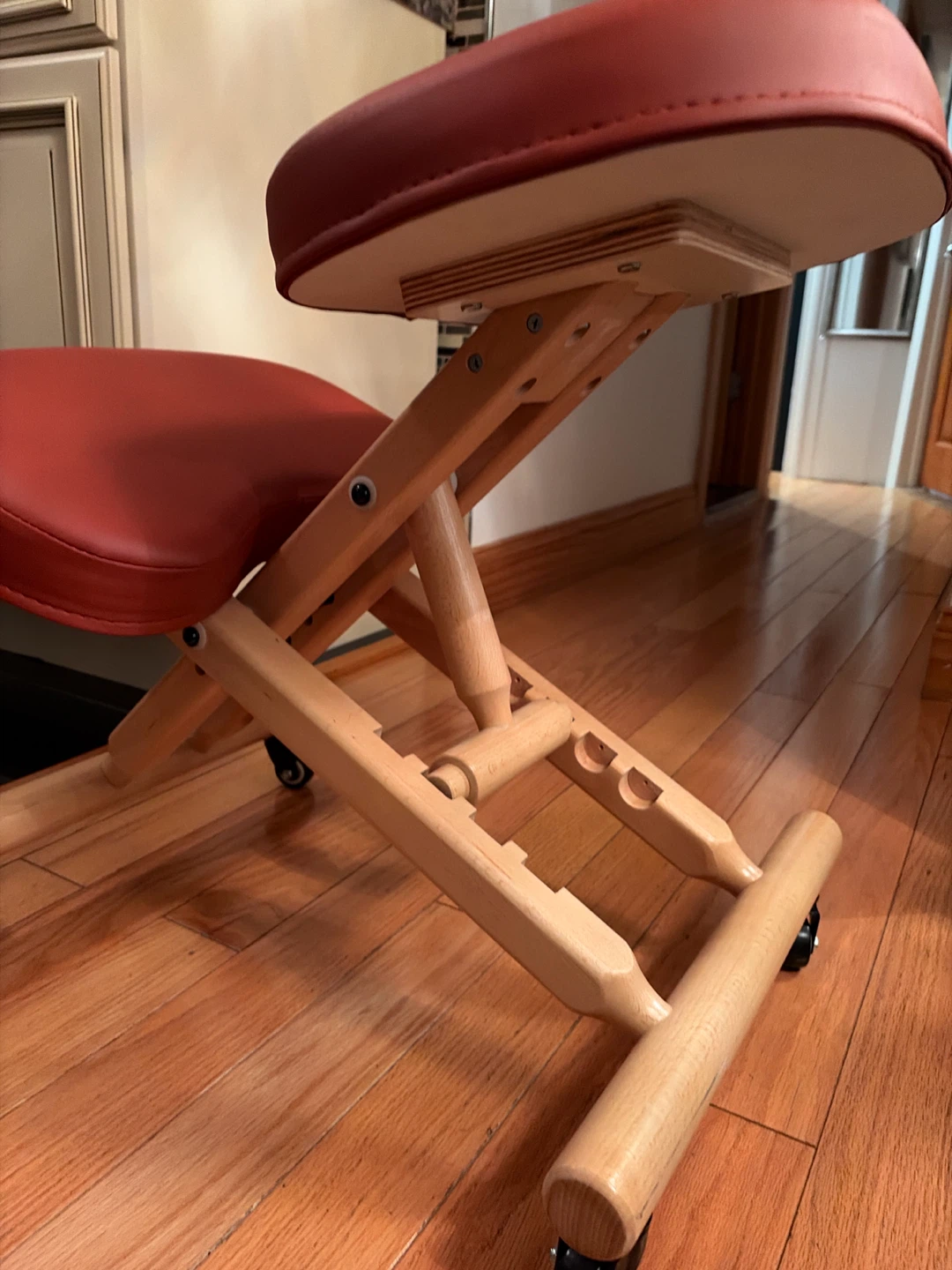 Ergonomic Kneeling Chair - Red Faux Leather - photo 2