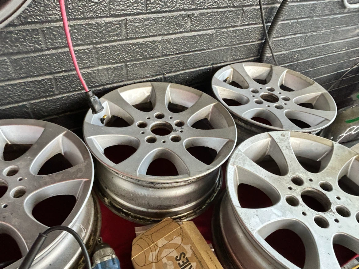 Set of 4 BMW Alloy Wheels - photo 2