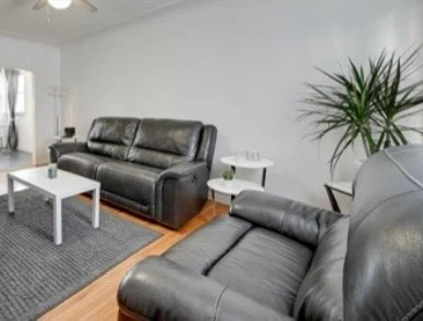 Luxurious Leather Sofa + Loveseat Set *** - photo 2