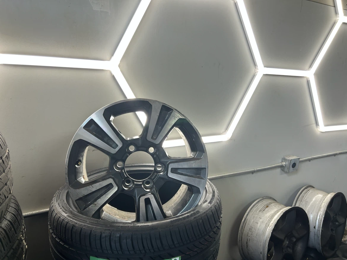 Tacoma OEM alloy wheel  (1)