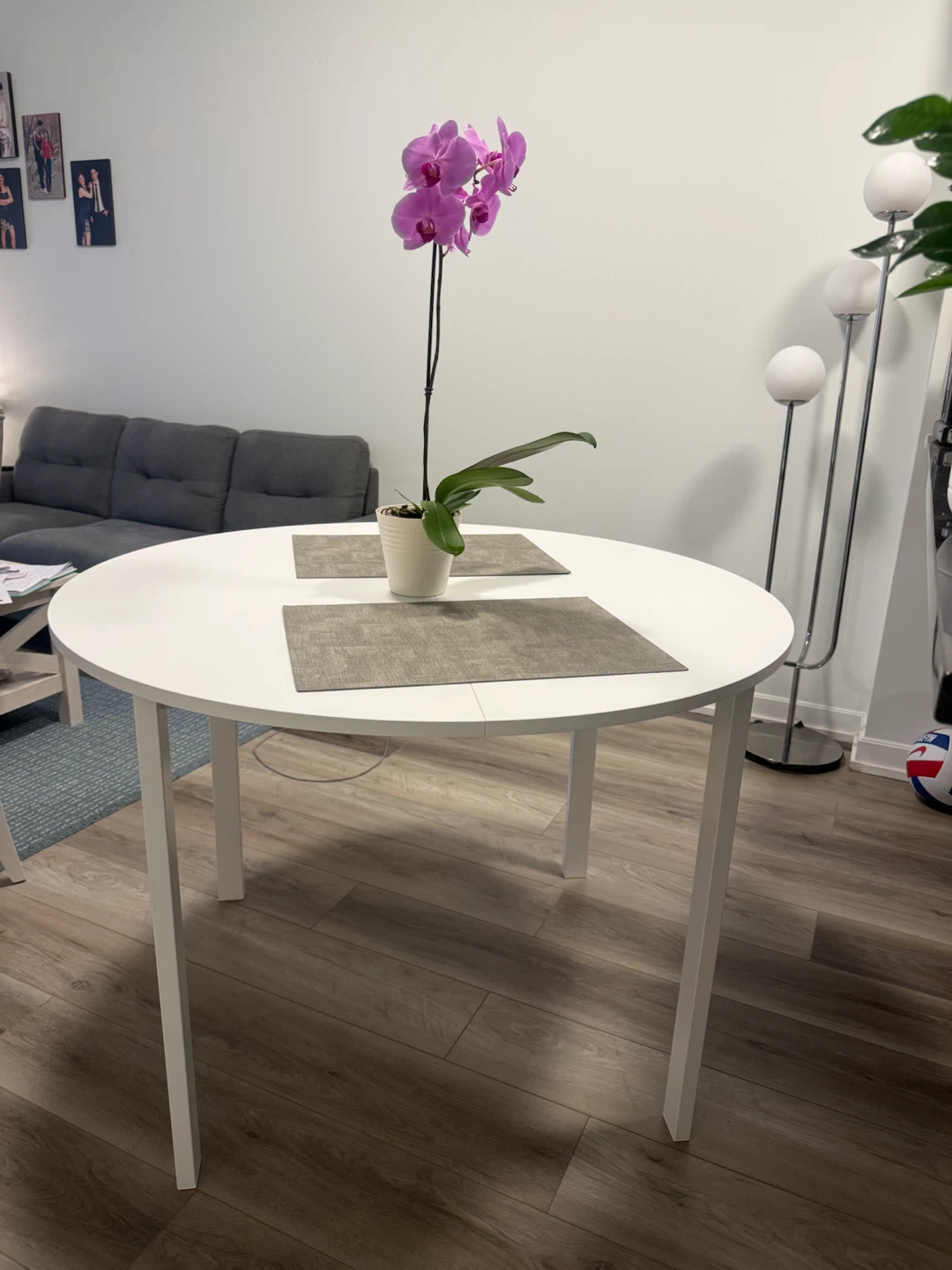 Round White Dining Table – Seats 4