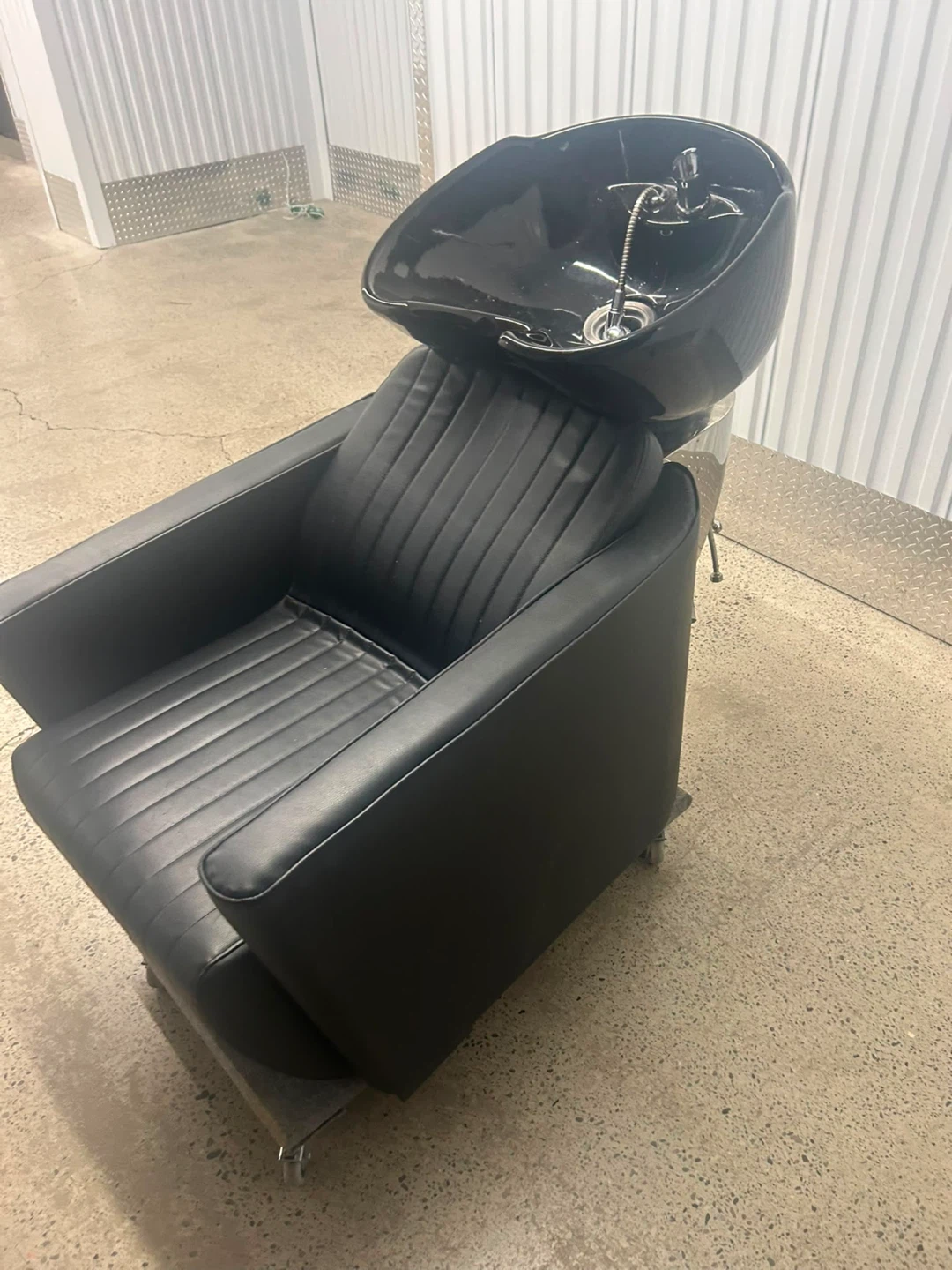 Black Salon Shampoo Chair