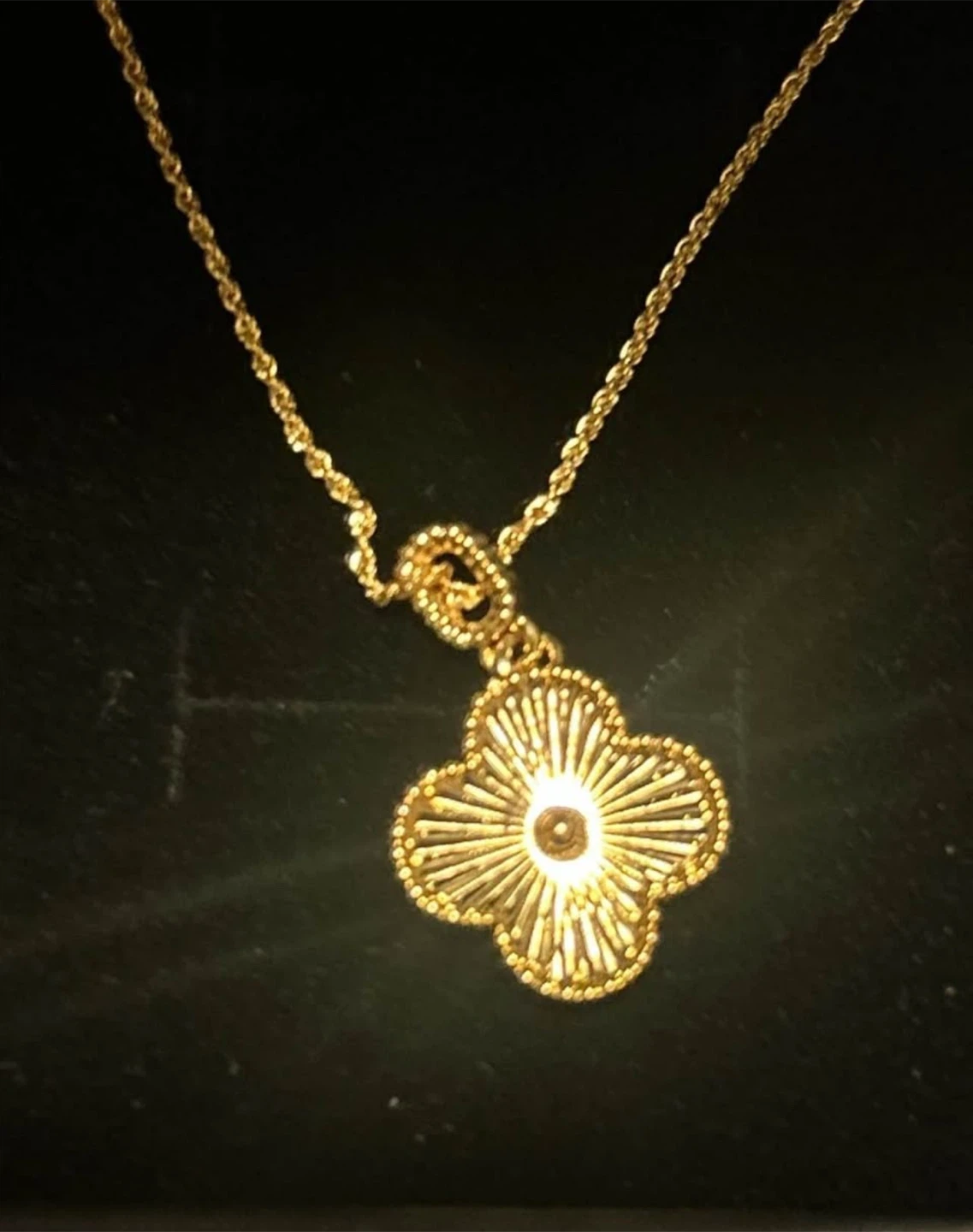 Authentic 18k Gold Clover Pendant Necklace - photo 3