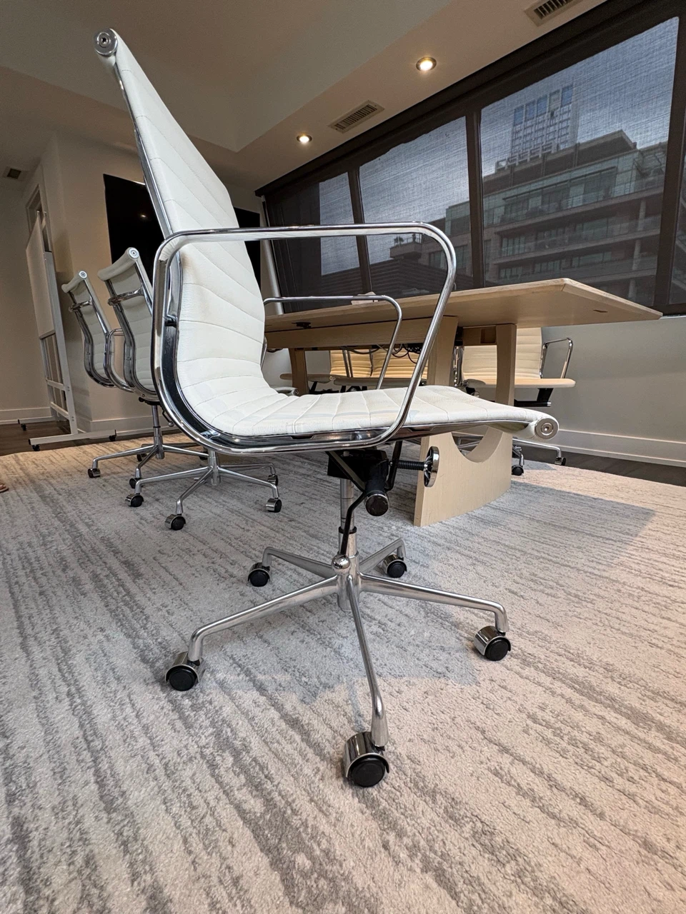 Modern white conference chairs - photo 2