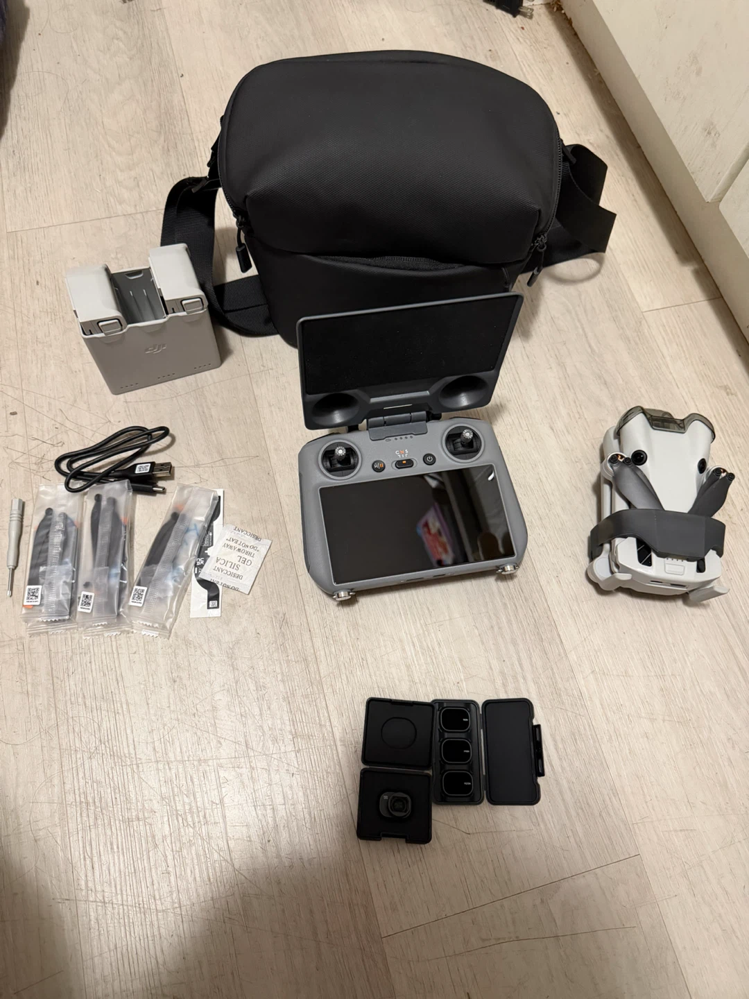 DJI Mini 4 Pro Drone Combo with Fly More Kit
