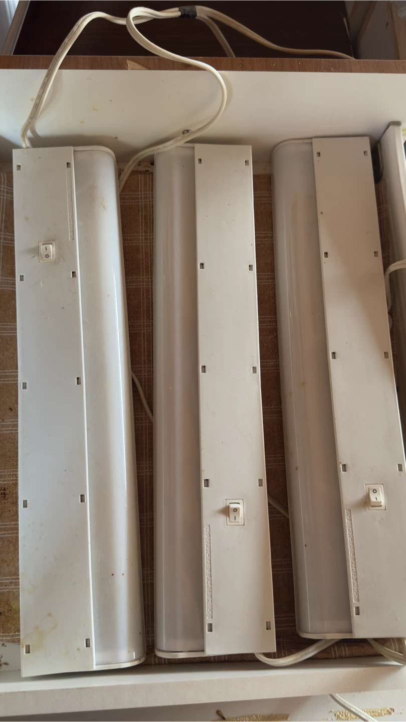3 under cabinet lights