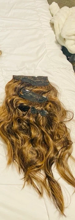Bundle of hair extensions - photo 2