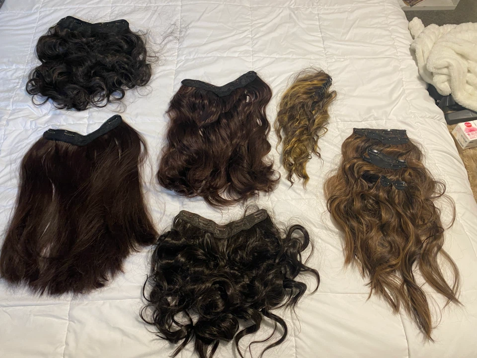Bundle of hair extensions - photo 3