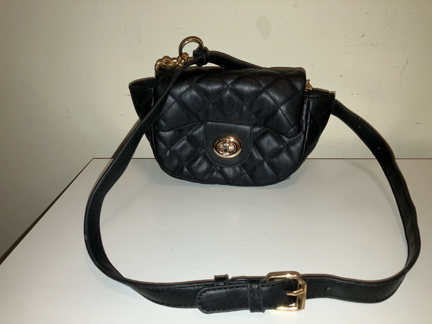 L.A. EXPRESS Quilted Crossbody Bag - Black