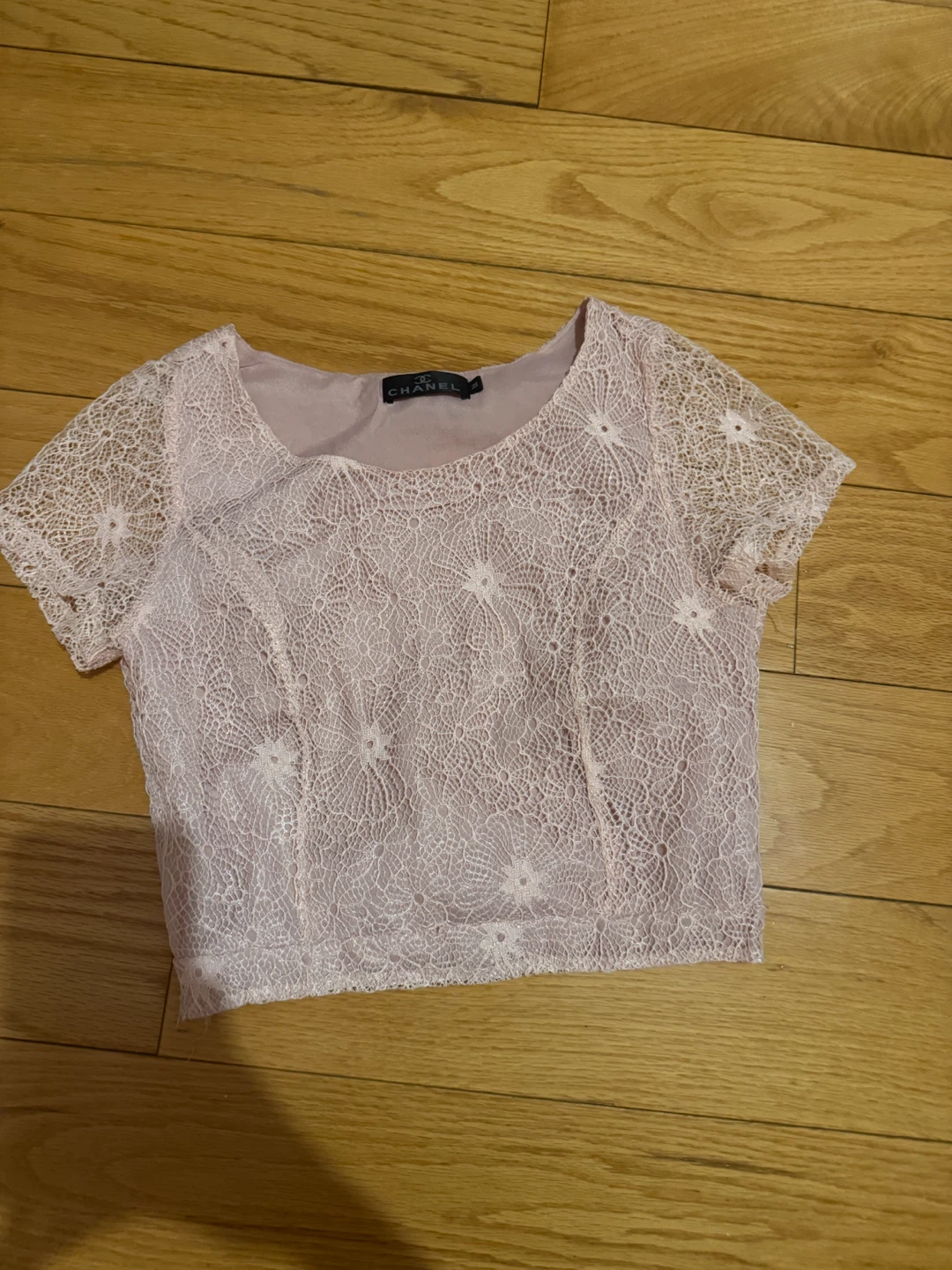 China Fake Chanel Lace Crop Top - Pink