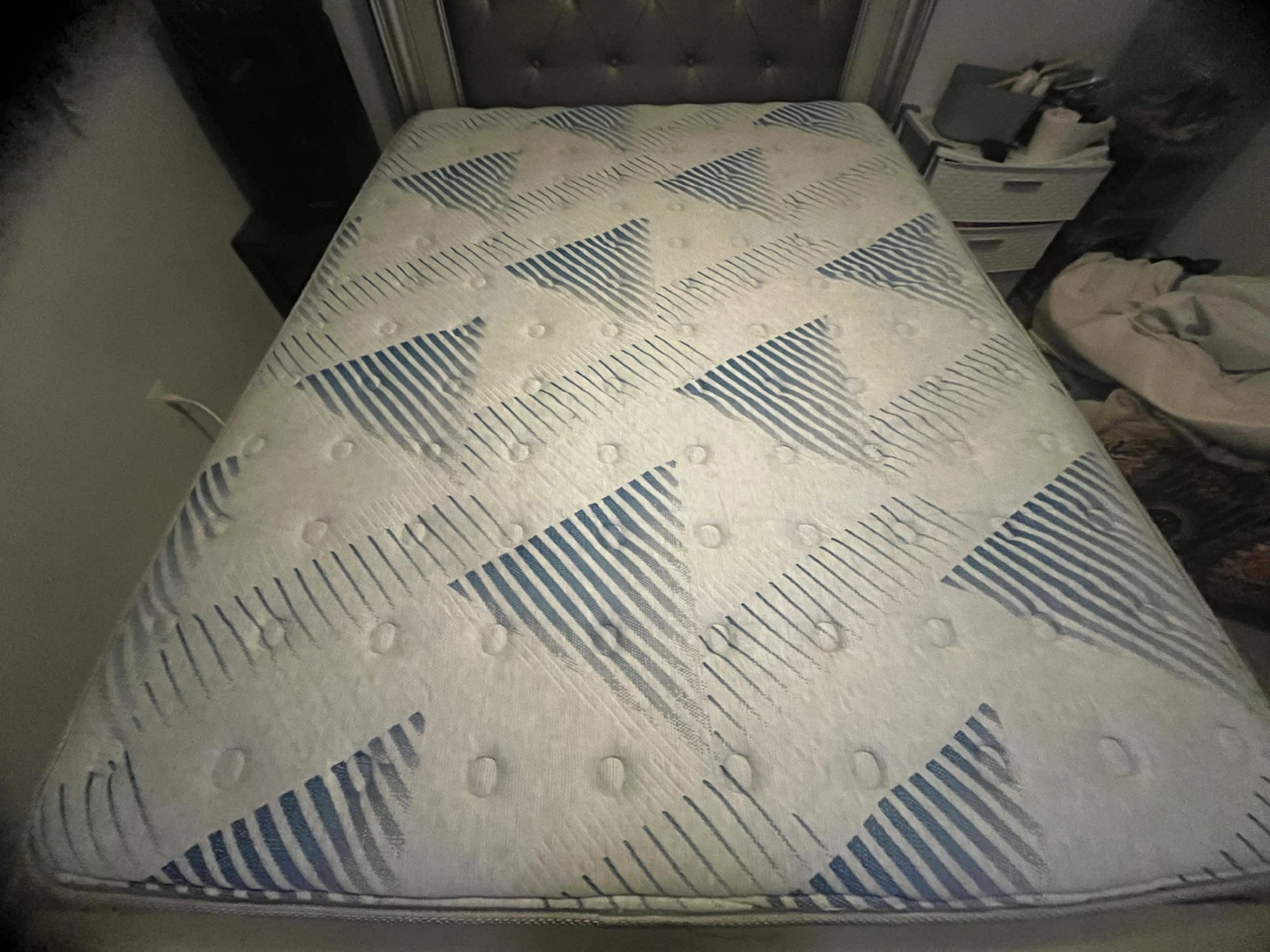 Mattress with Blue and White Geometric Pattern - photo 3