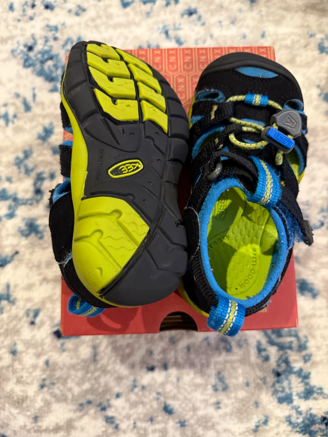 Outgrown boy’s sandals - photo 3