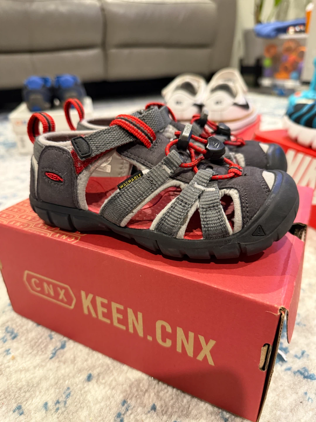 Outgrown boy’s sandals - photo 4