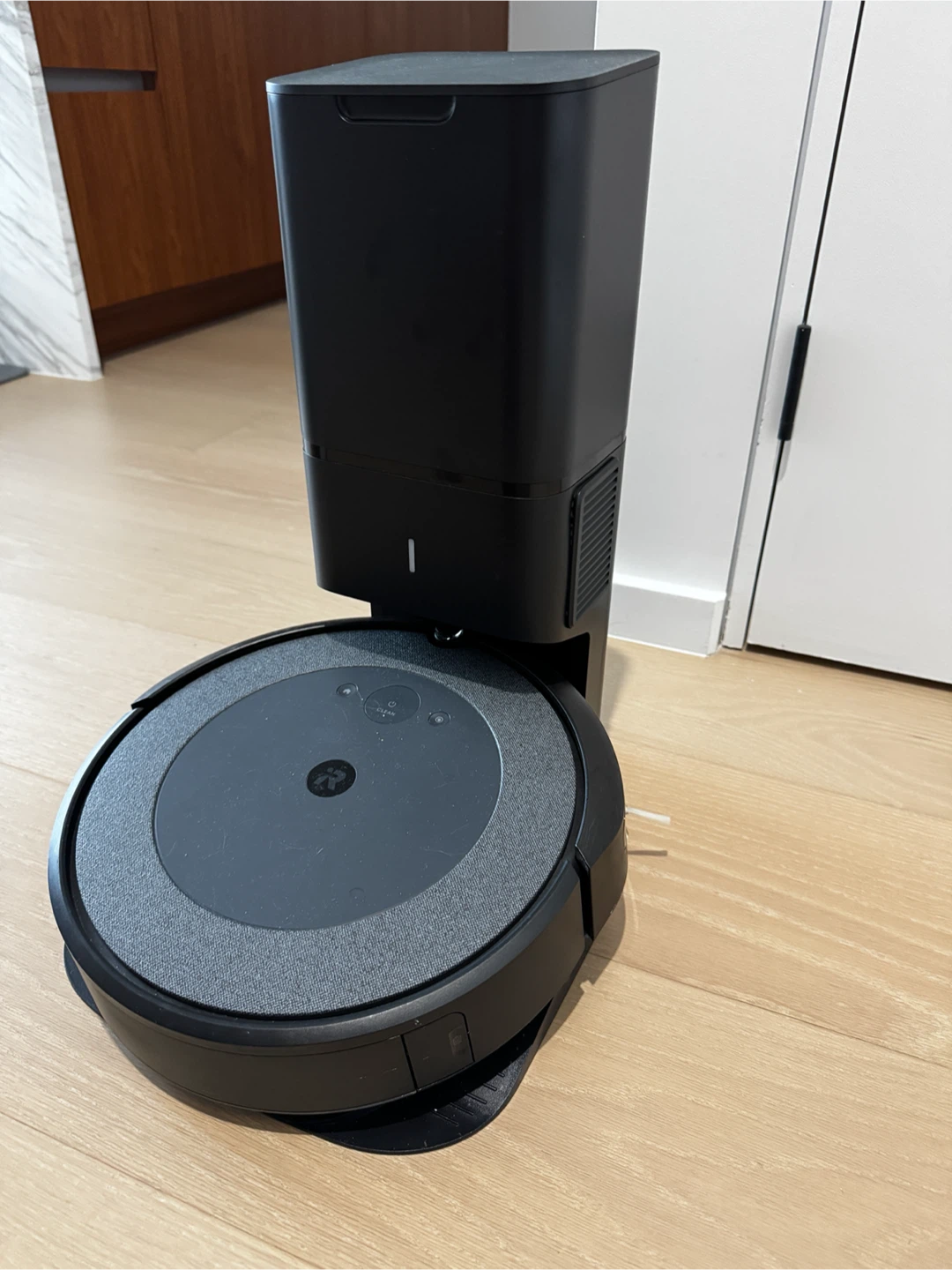 iRobot i3 Roomba self cleaning Vacuum & Replenishment Kit