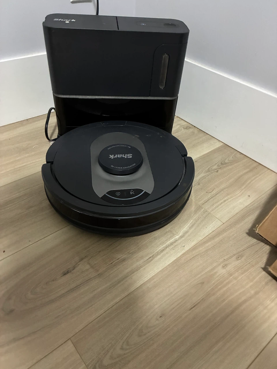 Shark robot vacuum - photo 2