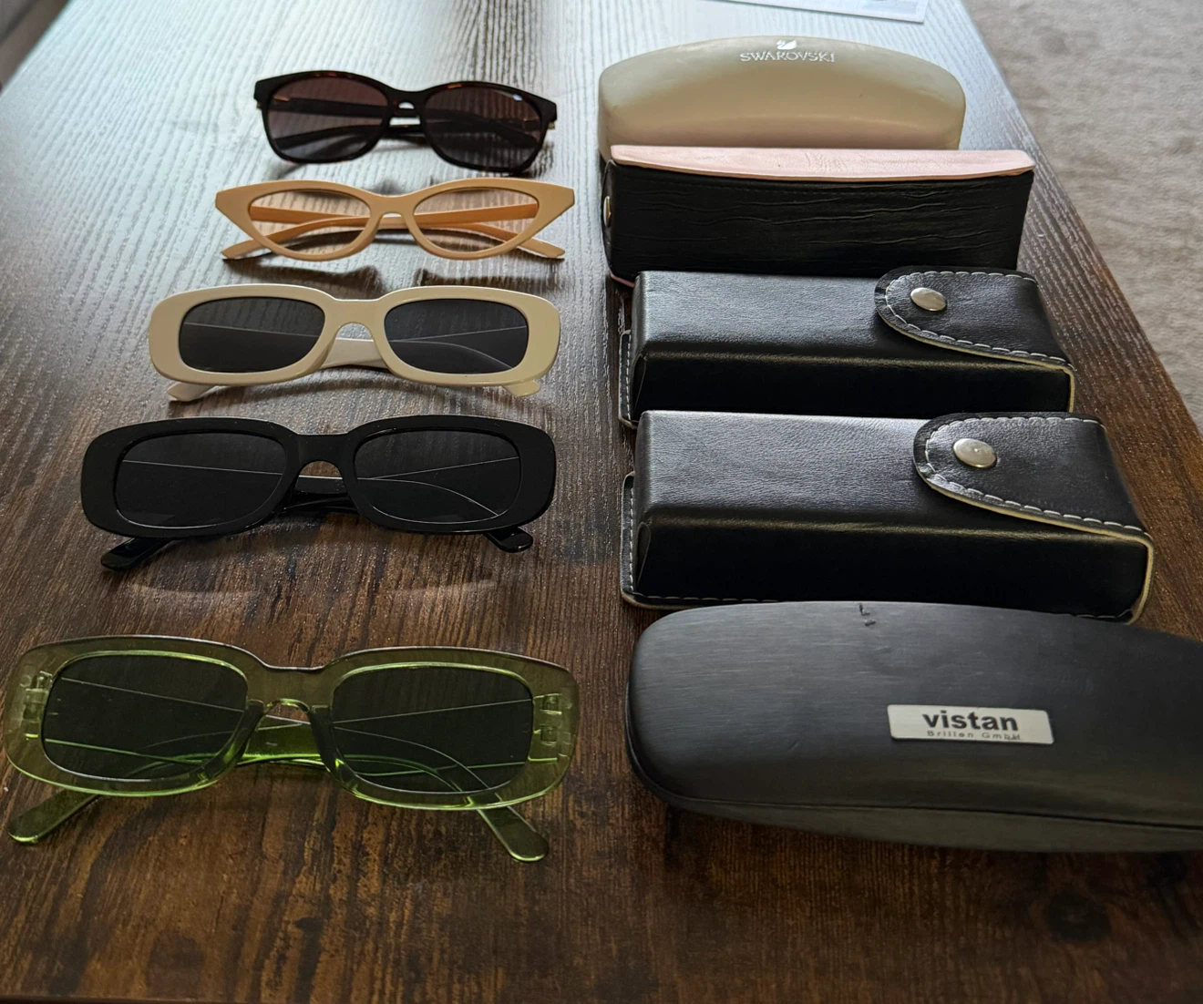 5 pairs of fashion sunglasses with cases