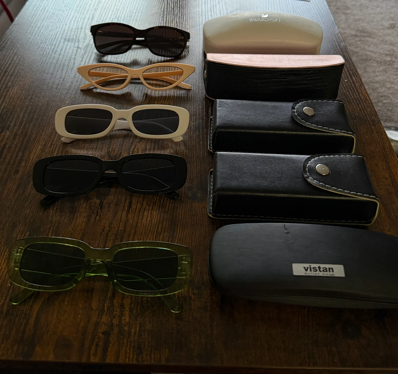 5 pairs of fashion sunglasses with cases - photo 2