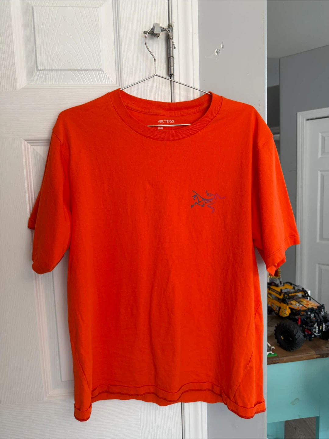 Arc'teryx Men's Orange T-Shirt - Medium