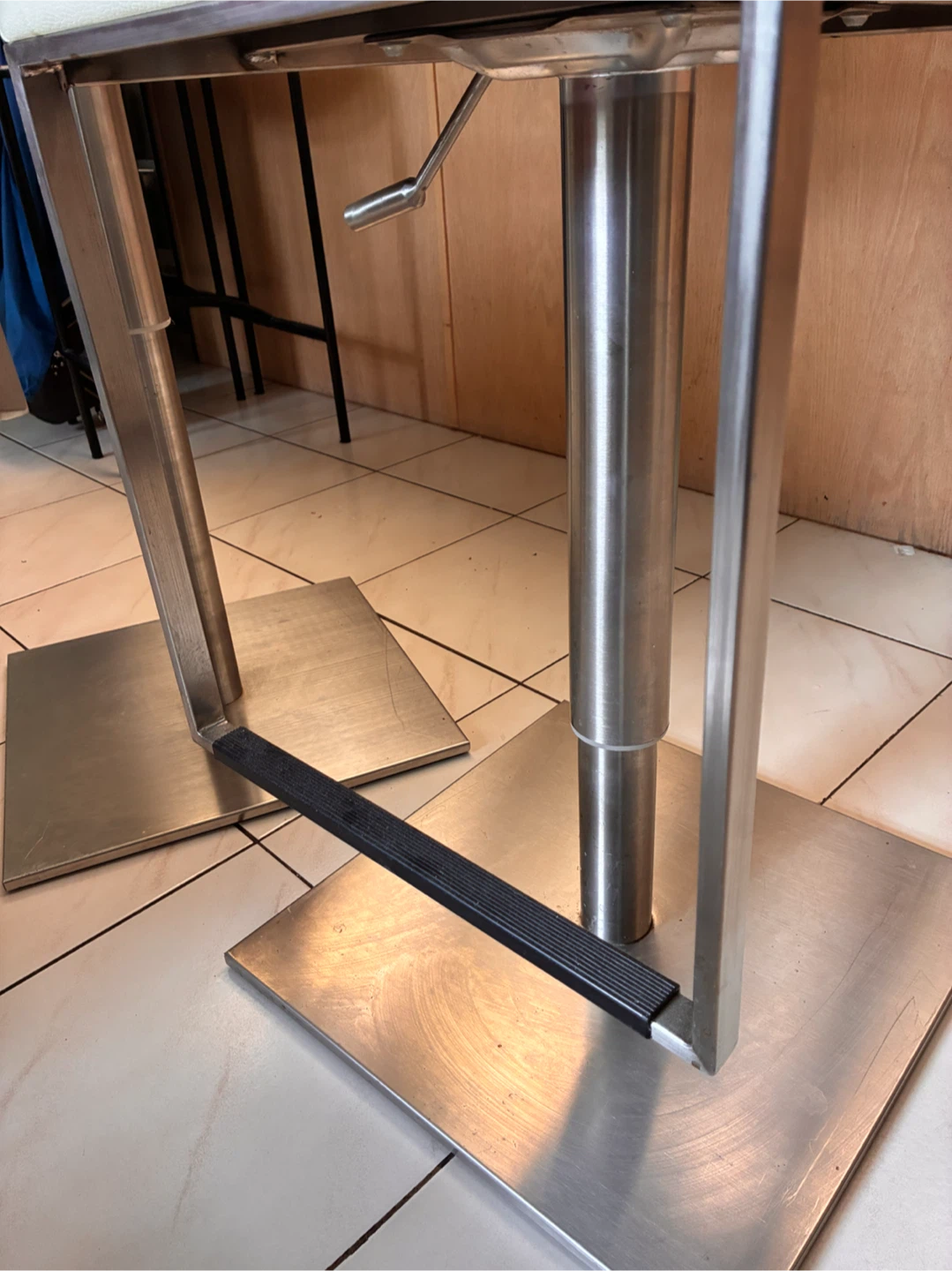 Pair of faux leather height adjustable bar stools - photo 5