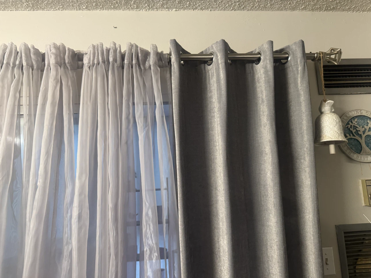 URGENT Sale: 5 Curtains in Grey Color with Installation Rod - photo 3