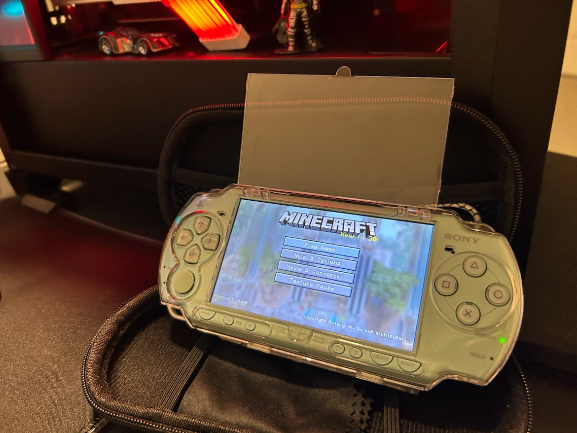 Mint Green PSP 2000 🇯🇵 – Modded – 128GB SD card – 100+ Games