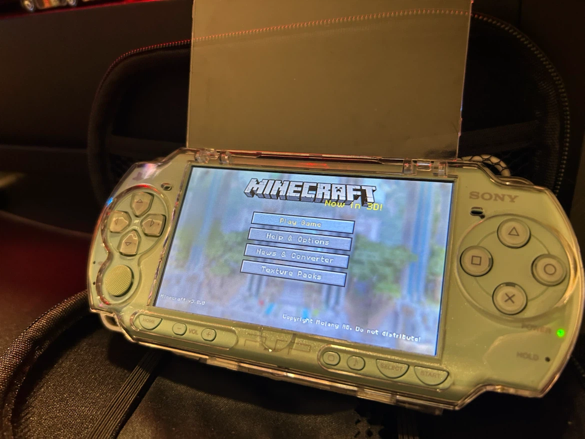 Mint Green PSP 2000 🇯🇵 – Modded – 128GB SD card – 100+ Games - photo 2