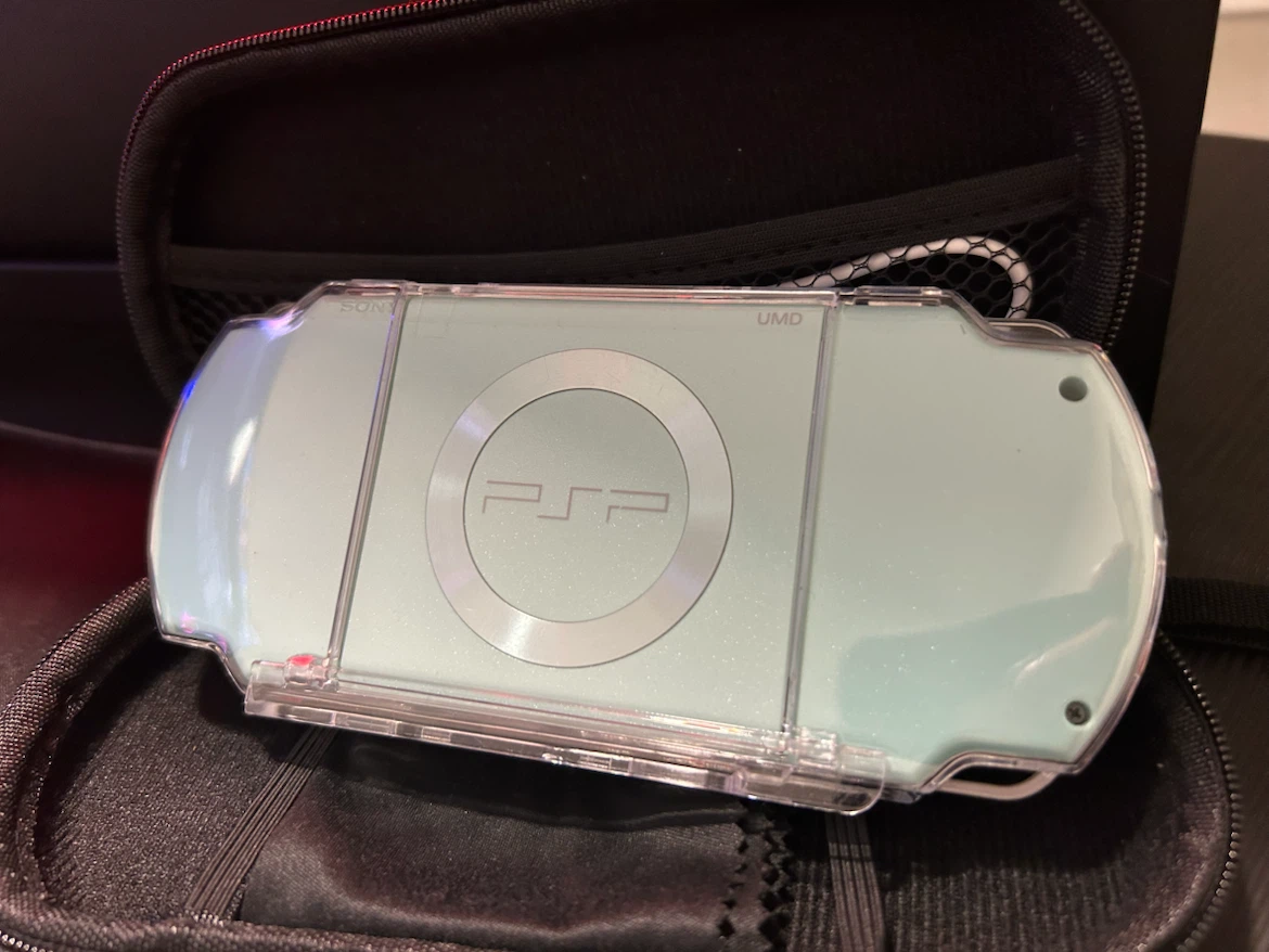 Mint Green PSP 2000 🇯🇵 – Modded – 128GB SD card – 100+ Games - photo 3