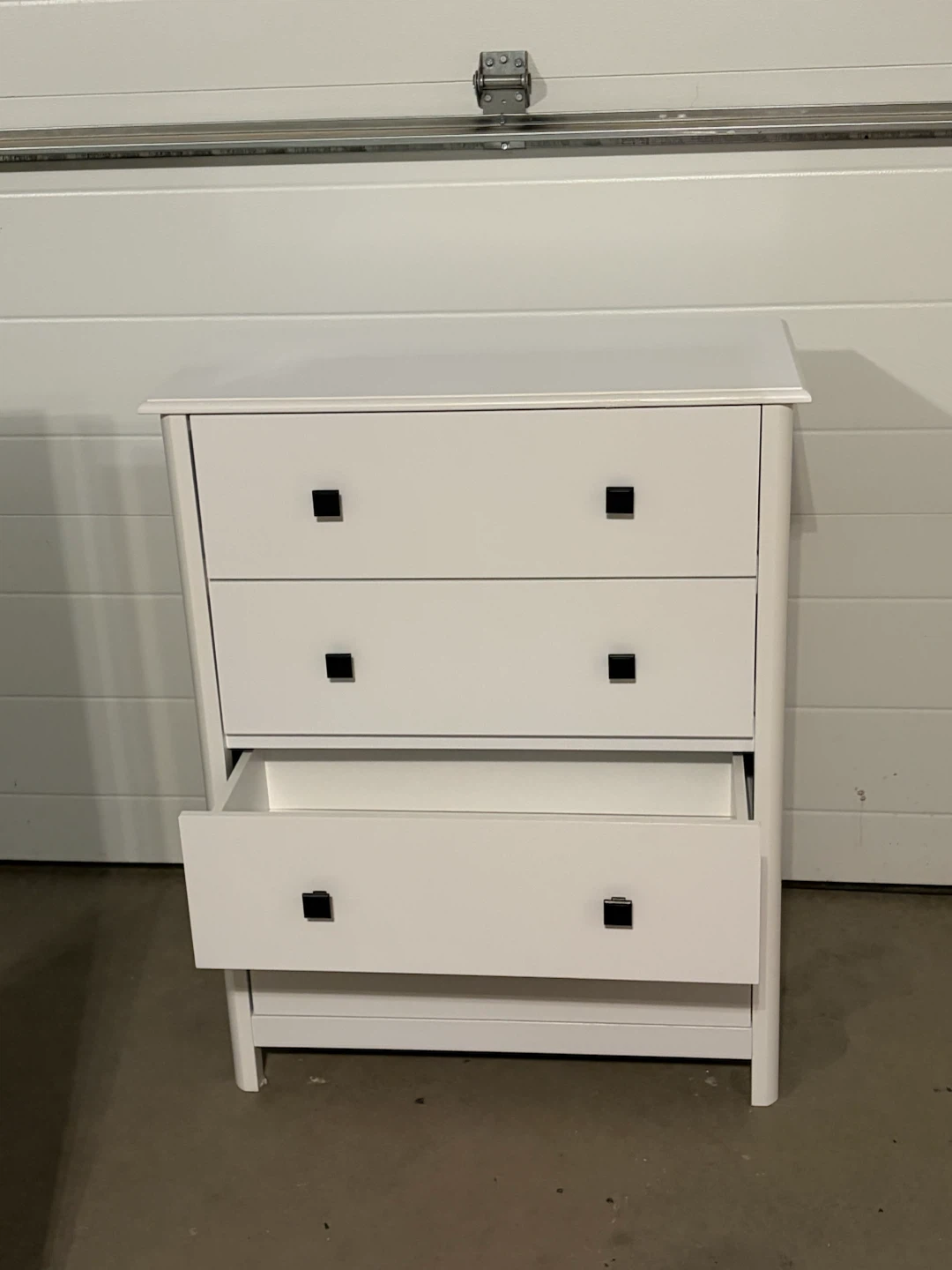 white dresser with 4 drawers - photo 4