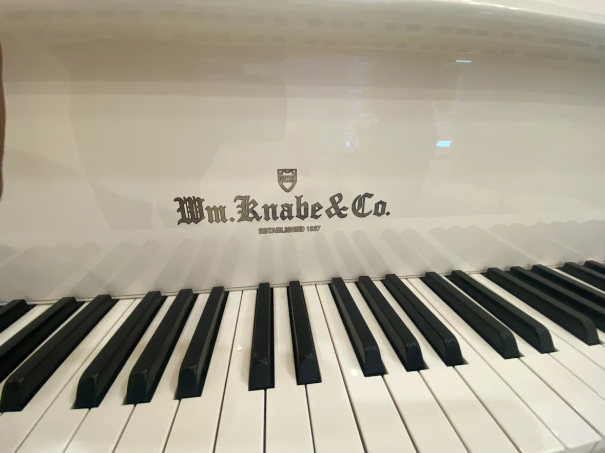 Wm. Knabe & Co. White Grand Piano - photo 2