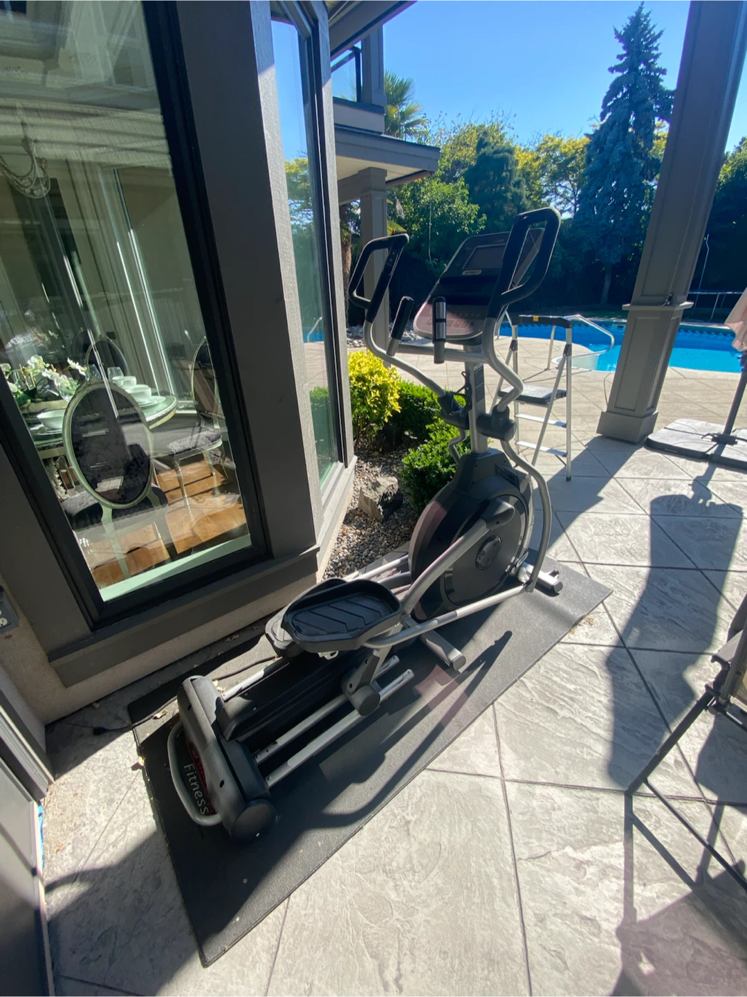 Spirit XE395 Elliptical Trainer