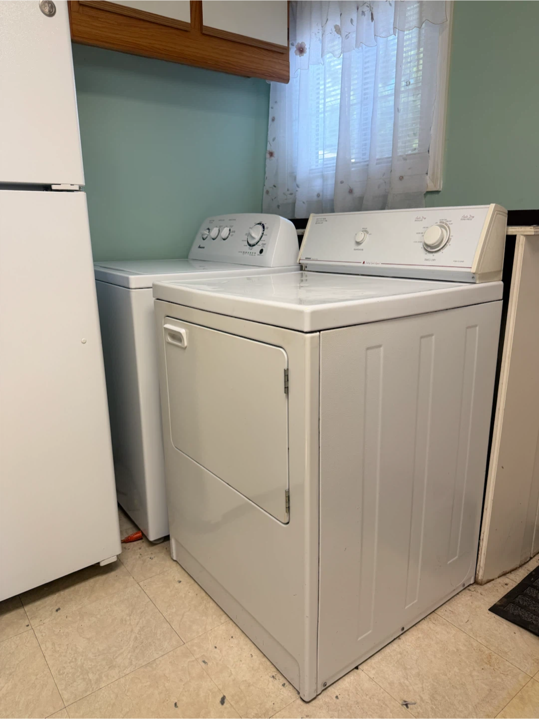 Laundry machine and dryer