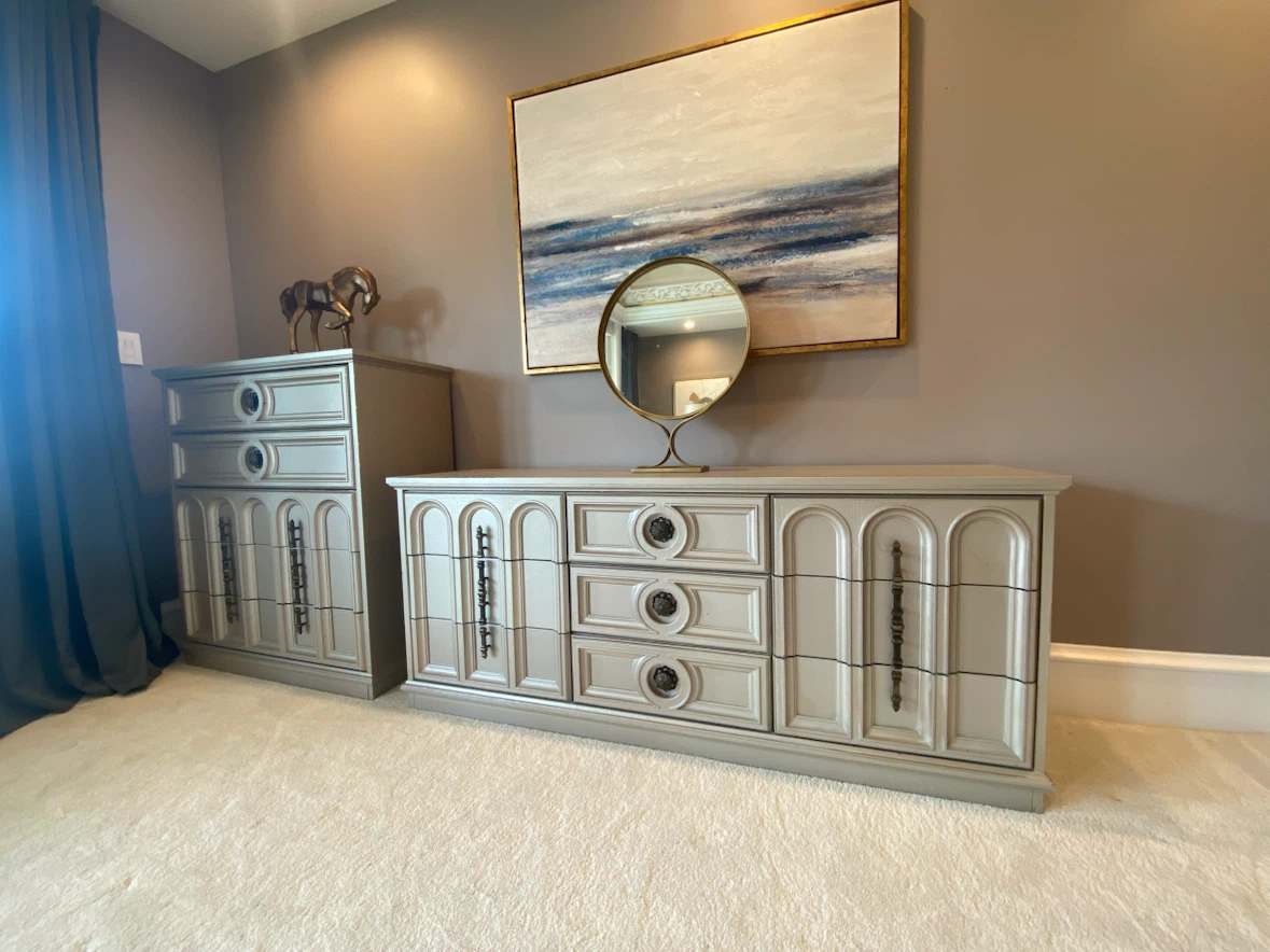 Vintage Dresser with Mirror - photo 3