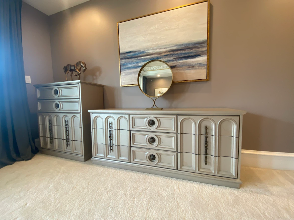 Vintage Dresser with Mirror - photo 4