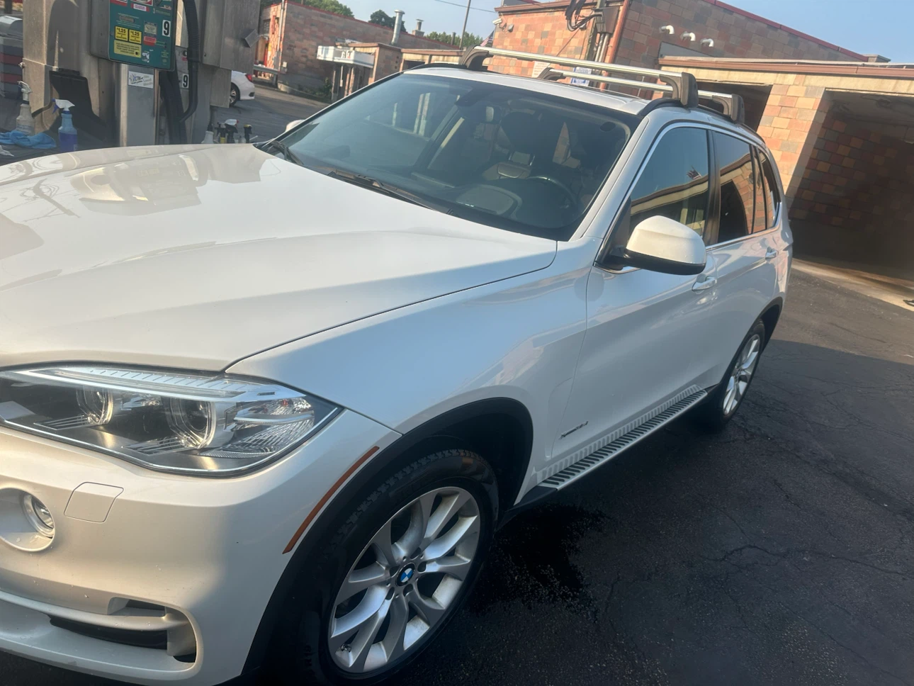 White BMW X5 SUV - photo 2