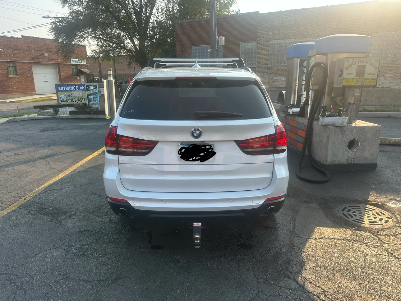 White BMW X5 SUV - photo 4
