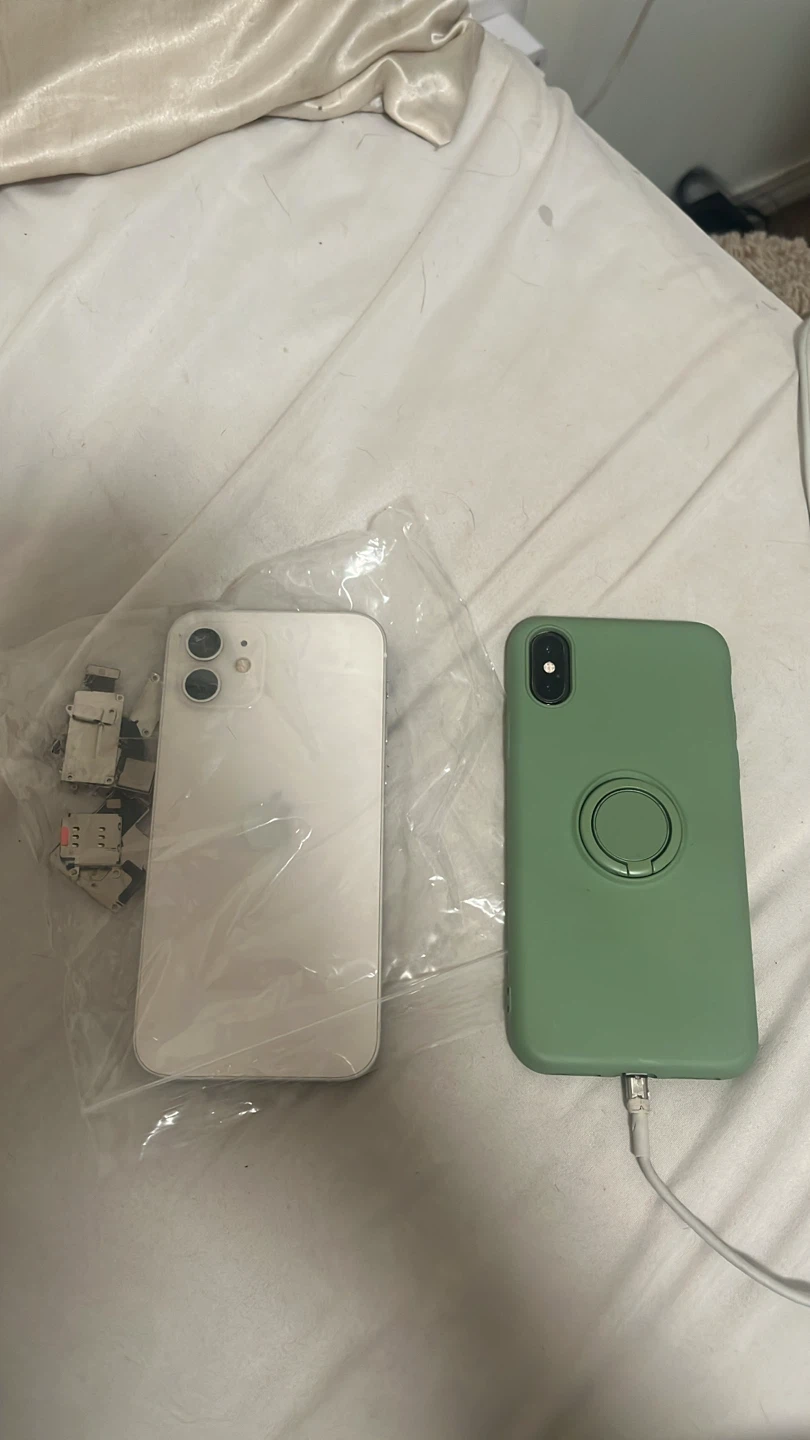 Apple iPhone 11 AND Iphone XR (Read caption)