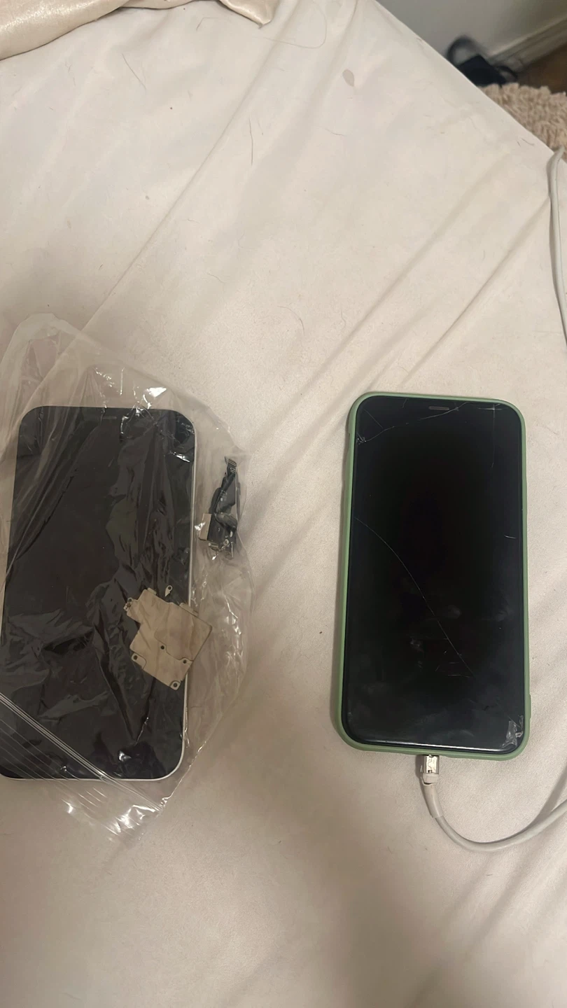 Apple iPhone 11 AND Iphone XR (Read caption) - photo 2