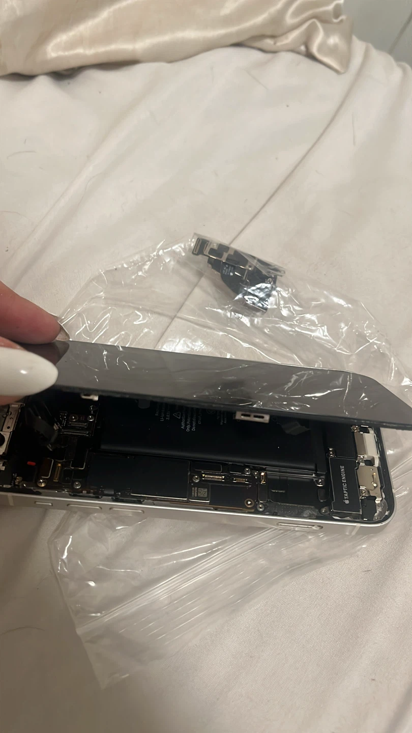 Apple iPhone 11 AND Iphone XR (Read caption) - photo 3