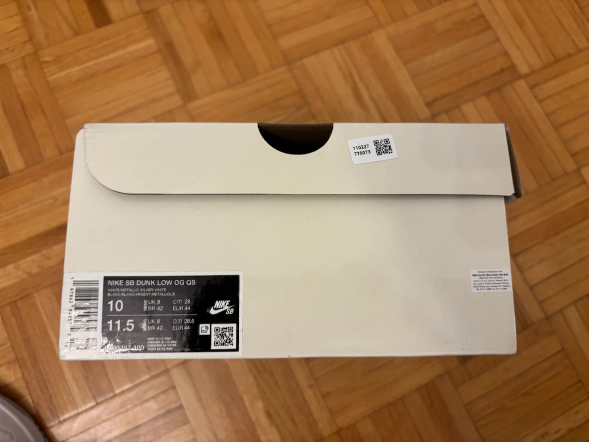 Rair, Brand New Nike Supreme SB Dunk Low White Metallic Silver - photo 4
