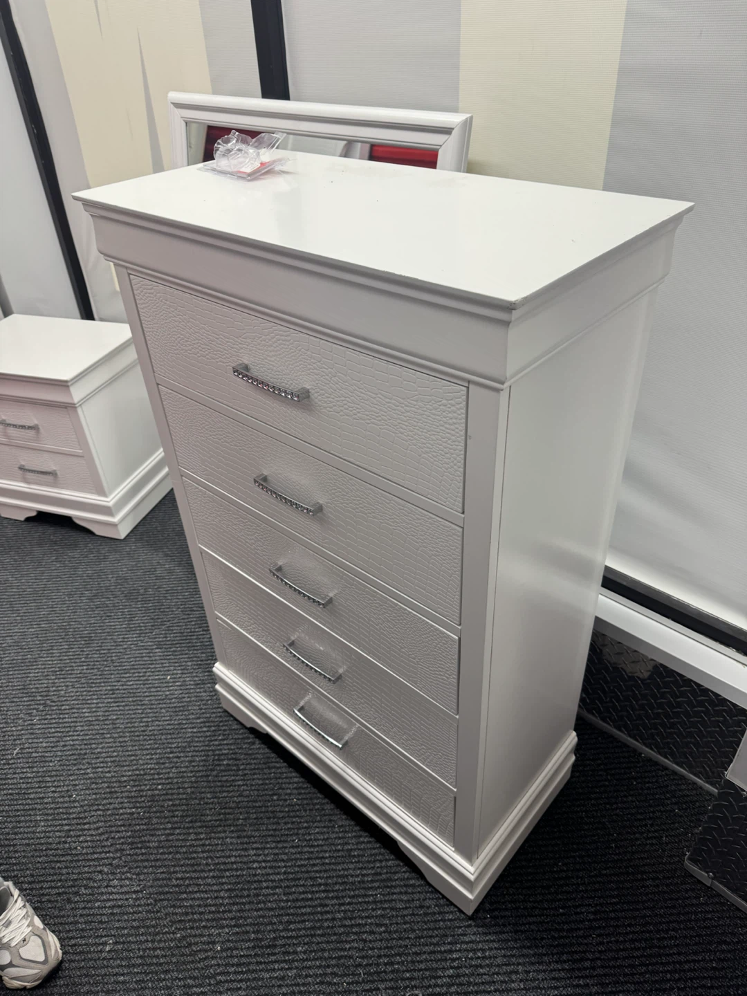 White 5-Drawer Tall Chest Dresser