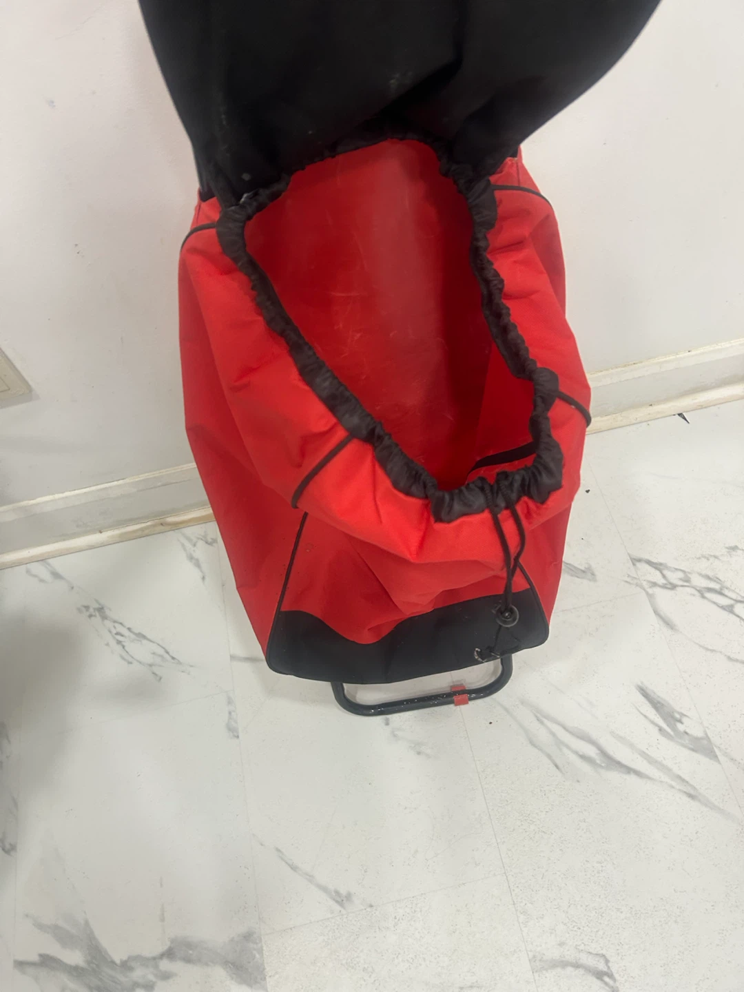 Red and Black Shopping Cart - photo 2