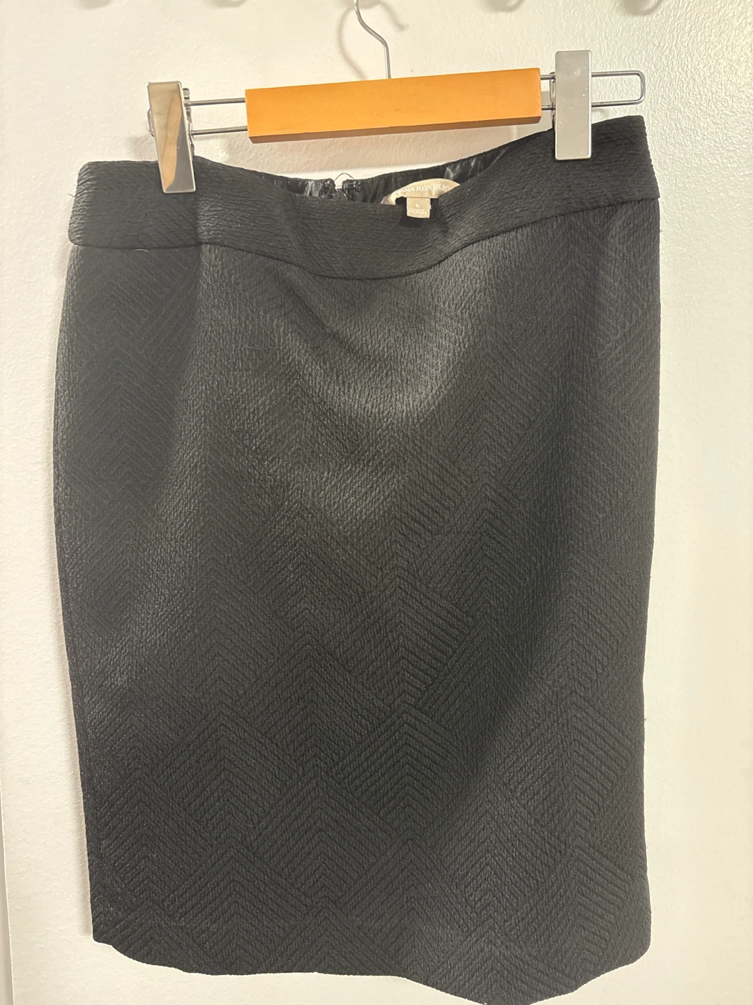 Banana Republic Black Textured Pencil Skirt Size 4