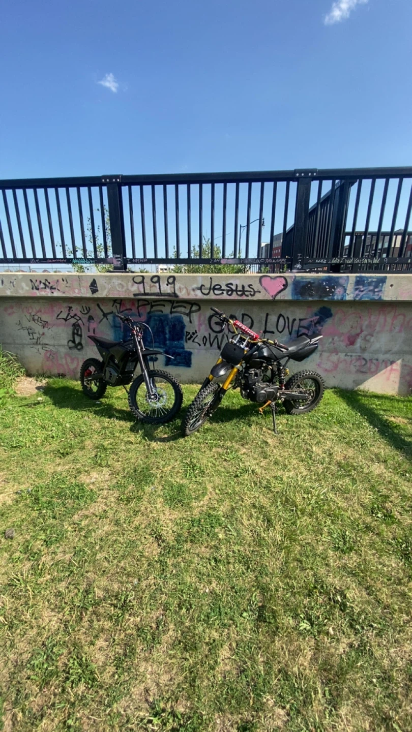 Evoque Dirt Bike with Helmet - photo 2