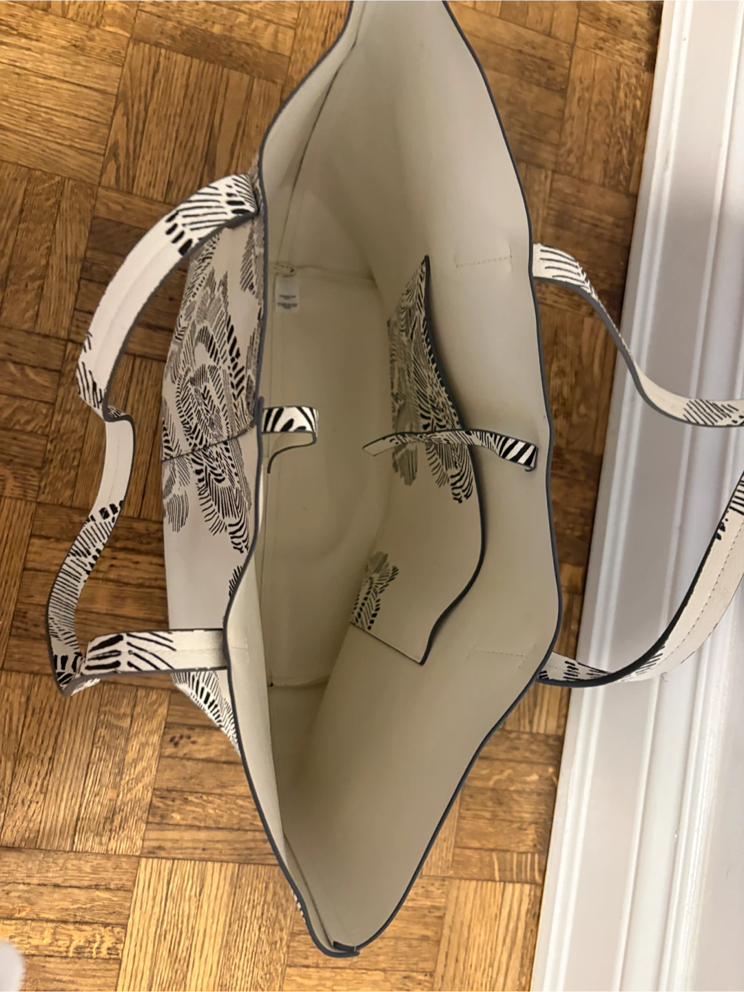 Indigo White and Black Floral Tote Bag - photo 4