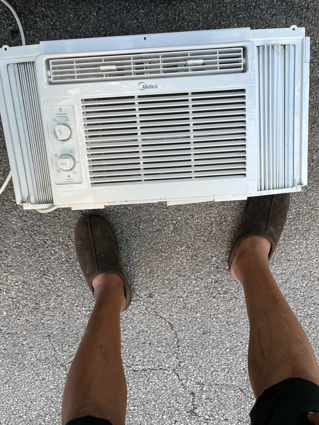 Midea Window Air Conditioner - photo 2