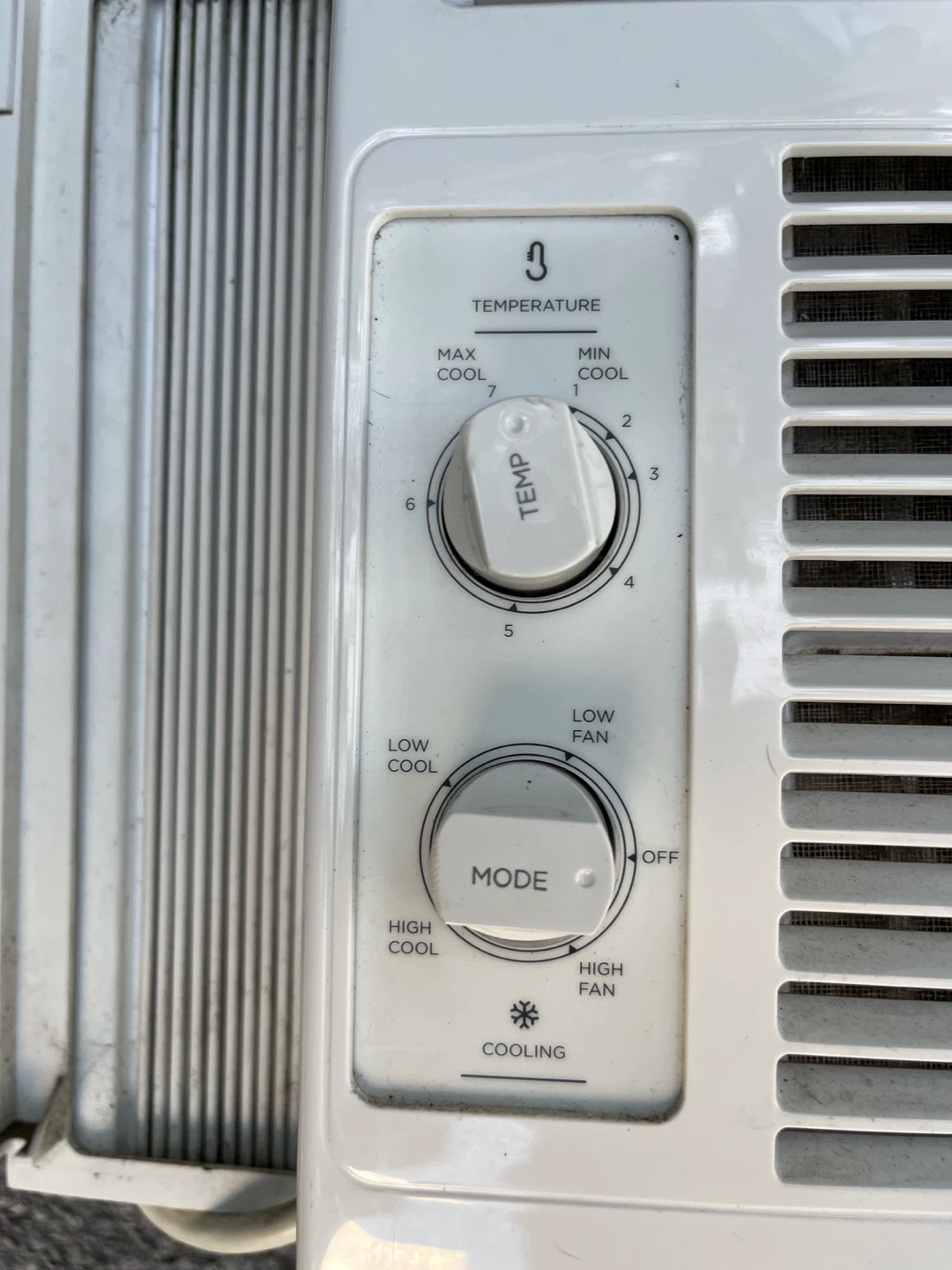 Midea Window Air Conditioner - photo 3