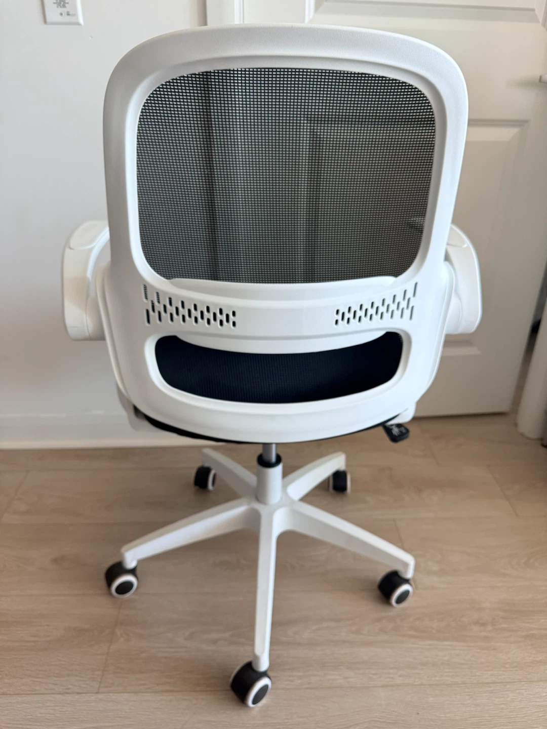 Free White Mesh Office Chair