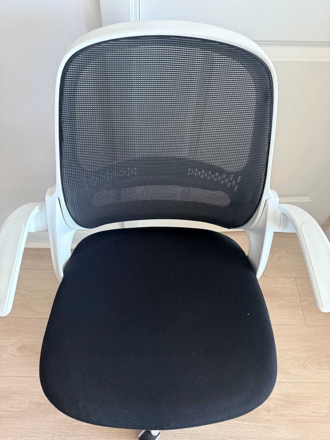 Free White Mesh Office Chair - photo 2